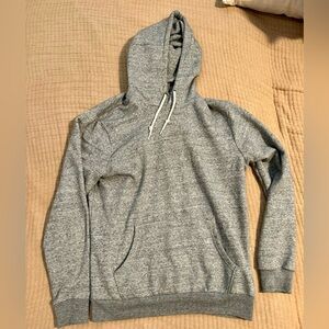 Old Navy Men’s Medium Gray Hoodie With Front Pocket. Gently Used